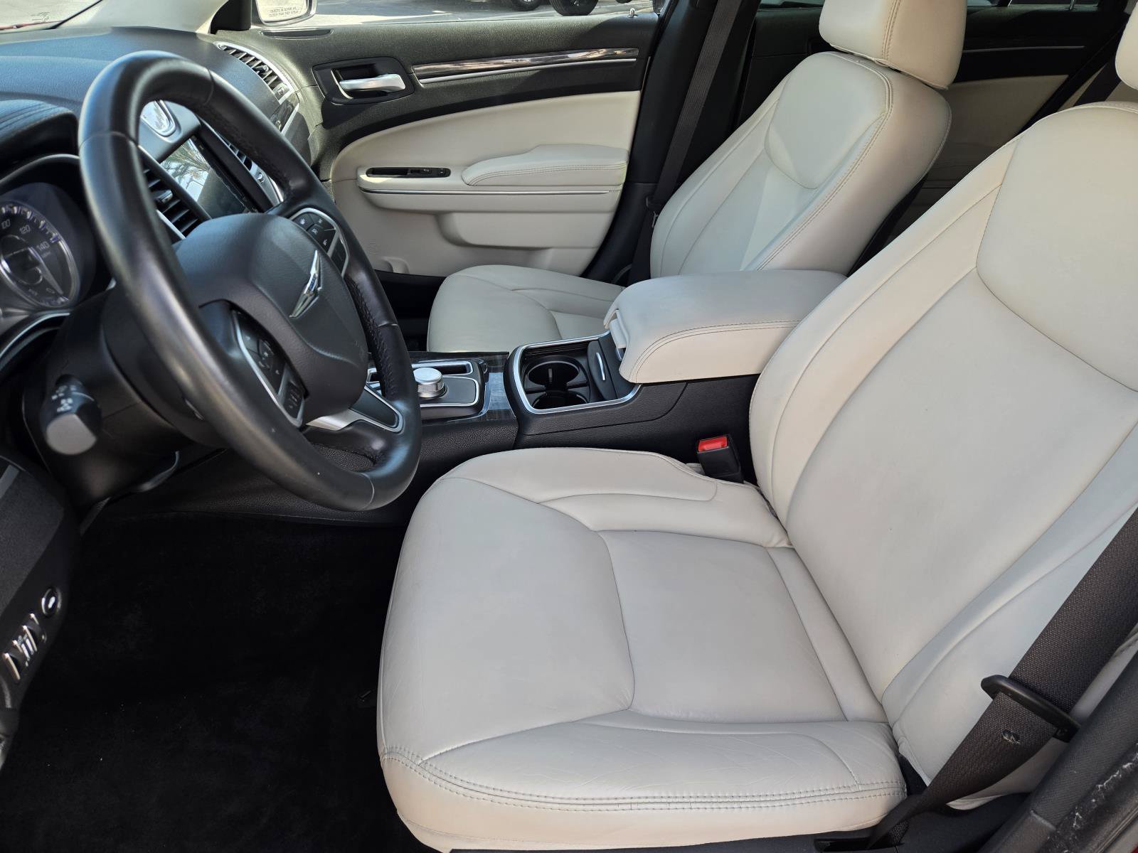 Used 2017 Chrysler 300 Limited RWD image 22