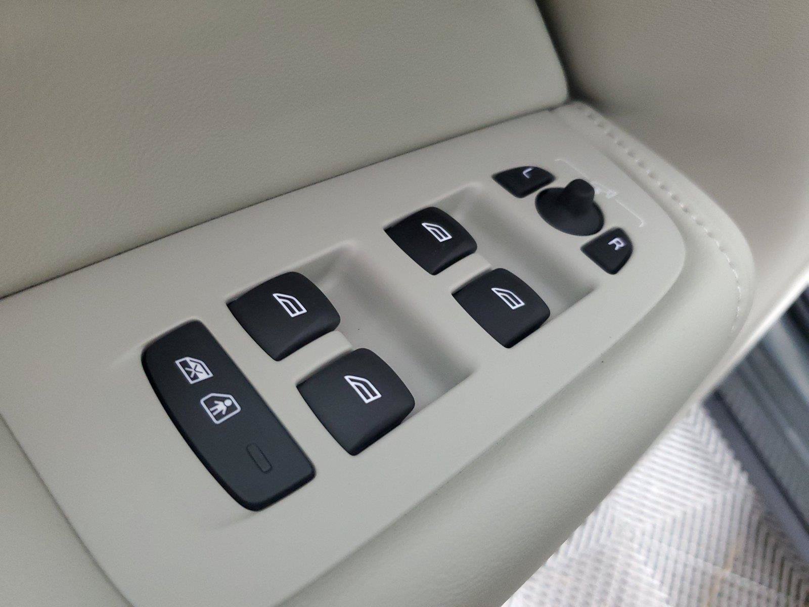 New 2027 Volvo XC60 B5 Ultra AWD/4WD image 20