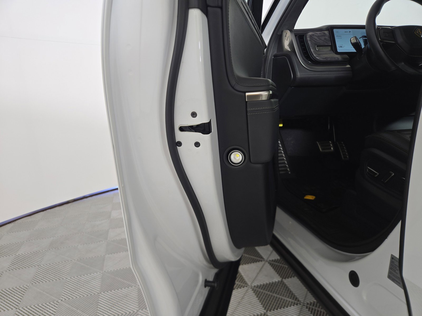 Used 2022 Rivian R1T Adventure image 30