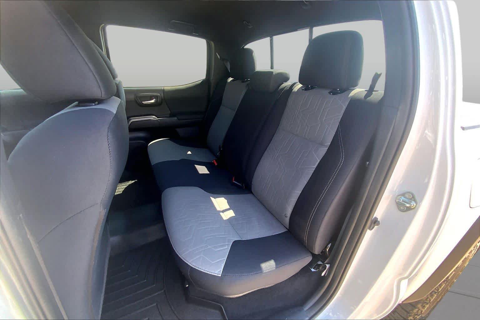 Used 2021 Toyota Tacoma TRD Off-Road w/ Technology Package AWD/4WD image 21