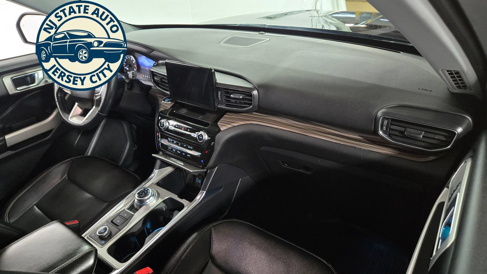 Used 2021 Ford Explorer Limited w/ Equipment Group 301A AWD/4WD image 41