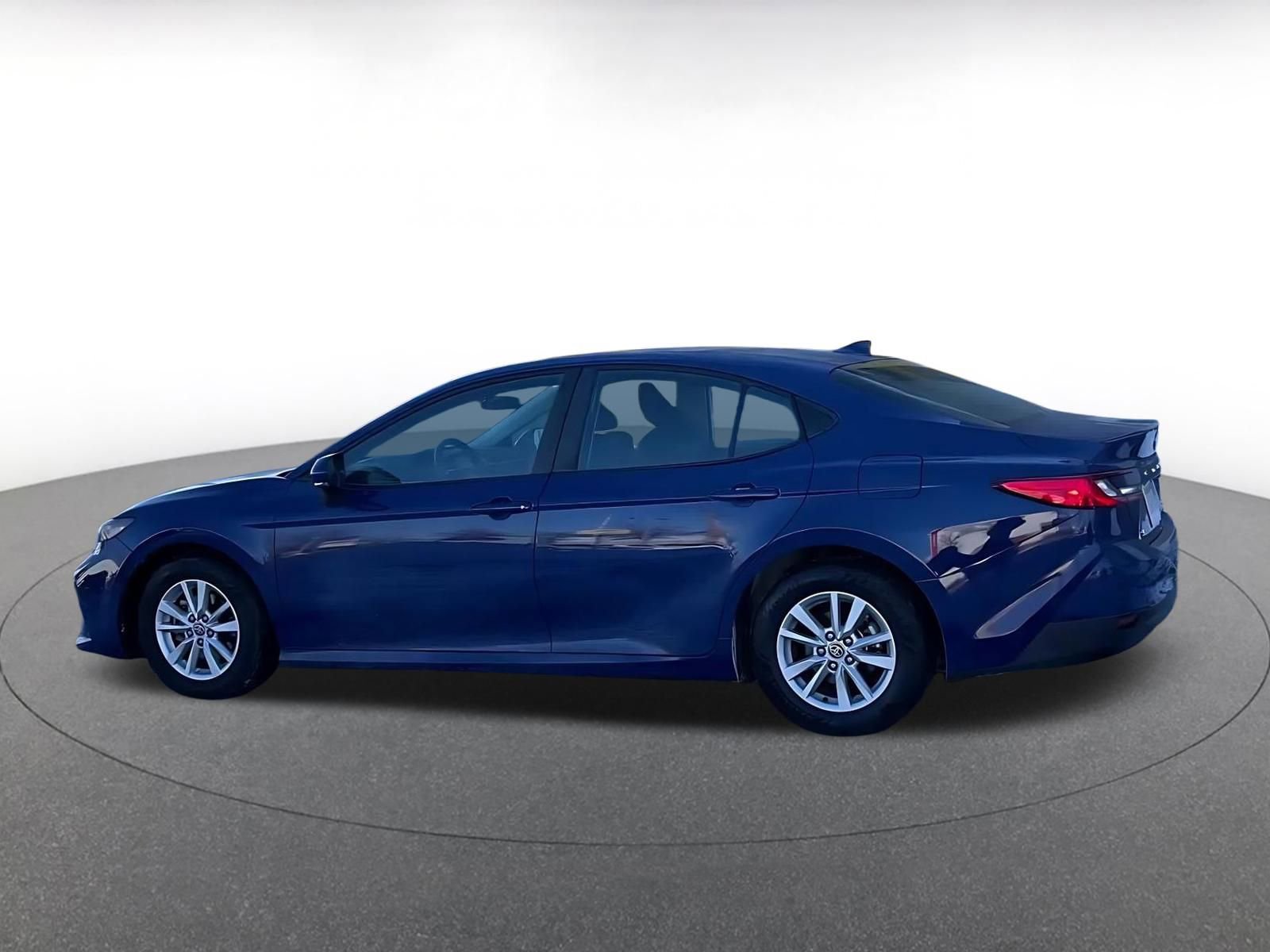 Used 2025 Toyota Camry LE image 9