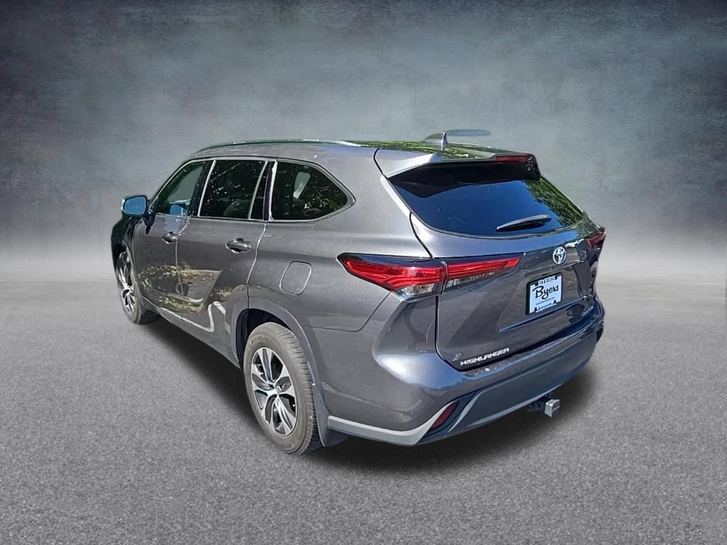 Used 2021 Toyota Highlander XLE AWD/4WD image 6