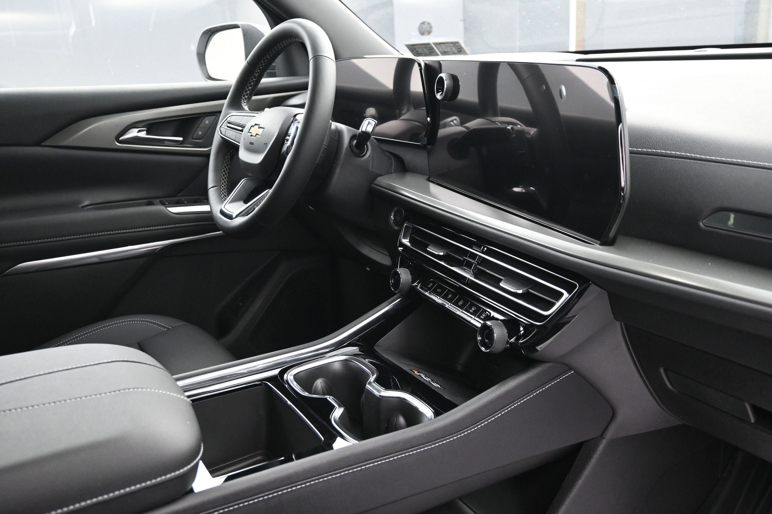 New 2026 Chevrolet Traverse LT w/ Sun and Wheel Package FWD image 28