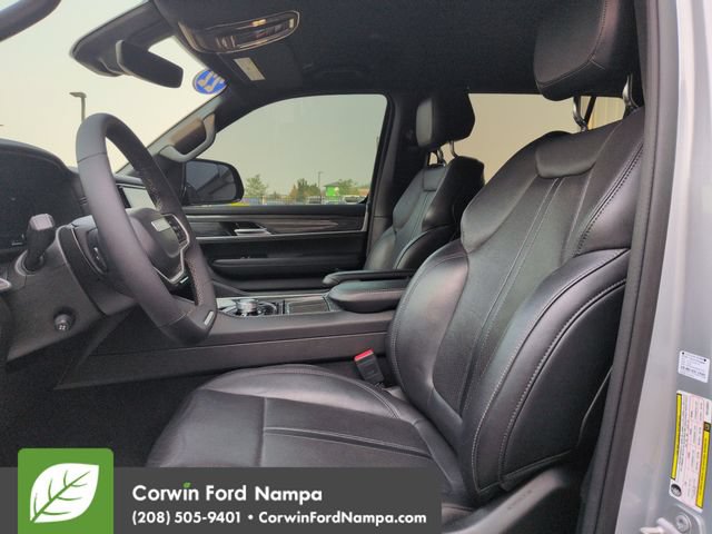 Used 2022 Jeep Wagoneer Series II AWD/4WD image 23