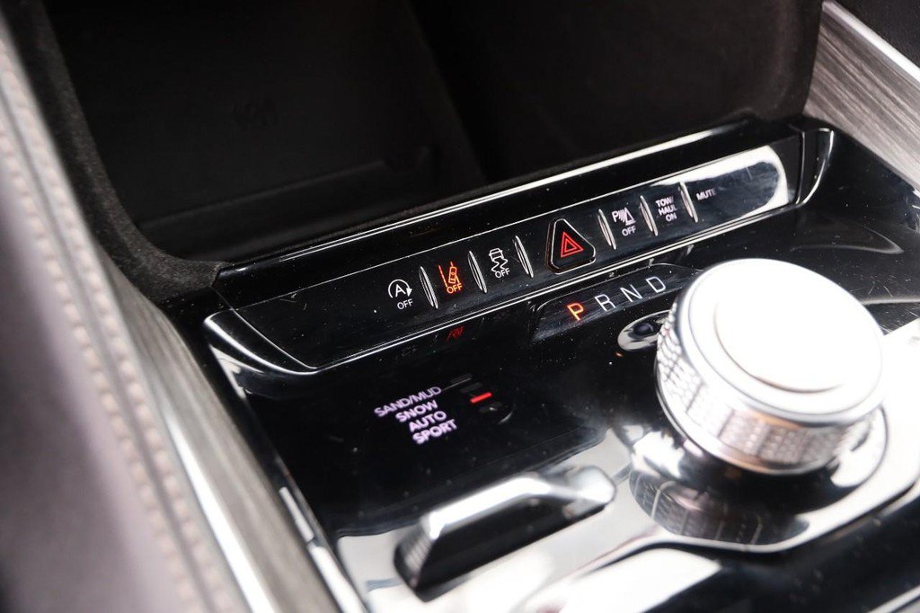 Used 2023 Jeep Wagoneer L Series II AWD/4WD image 21