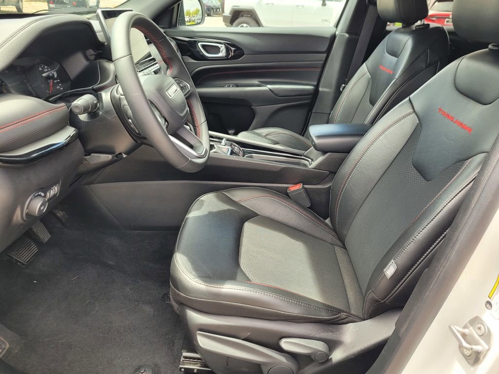 Used 2025 Jeep Compass Trailhawk image 14