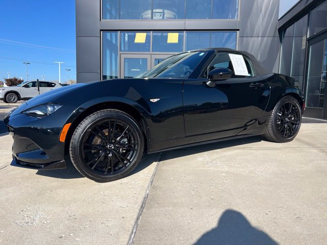 Certified 2025 MAZDA MX-5 Miata Club w/ Weather Package RWD image 4