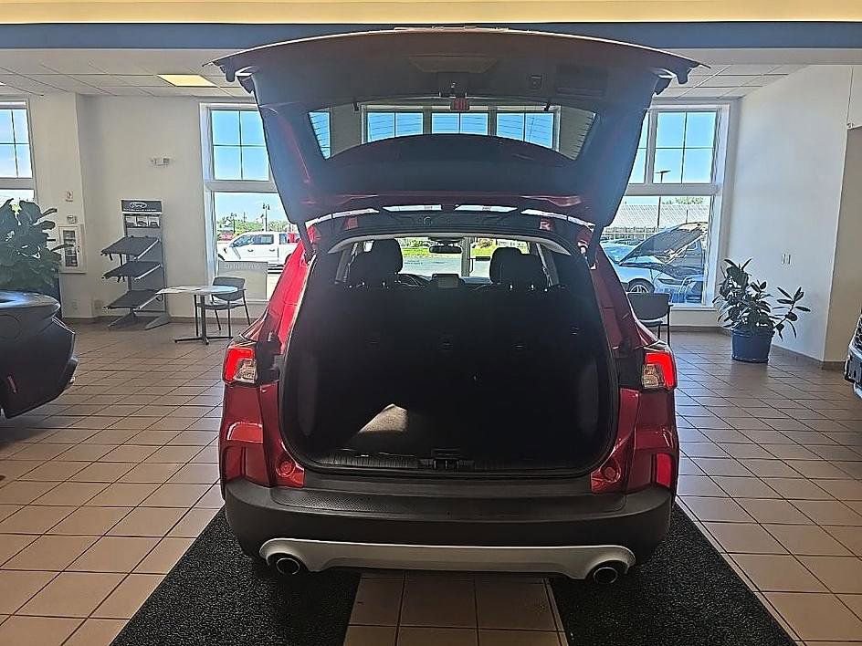 Used 2022 Ford Escape SE w/ Convenience Package AWD/4WD image 28