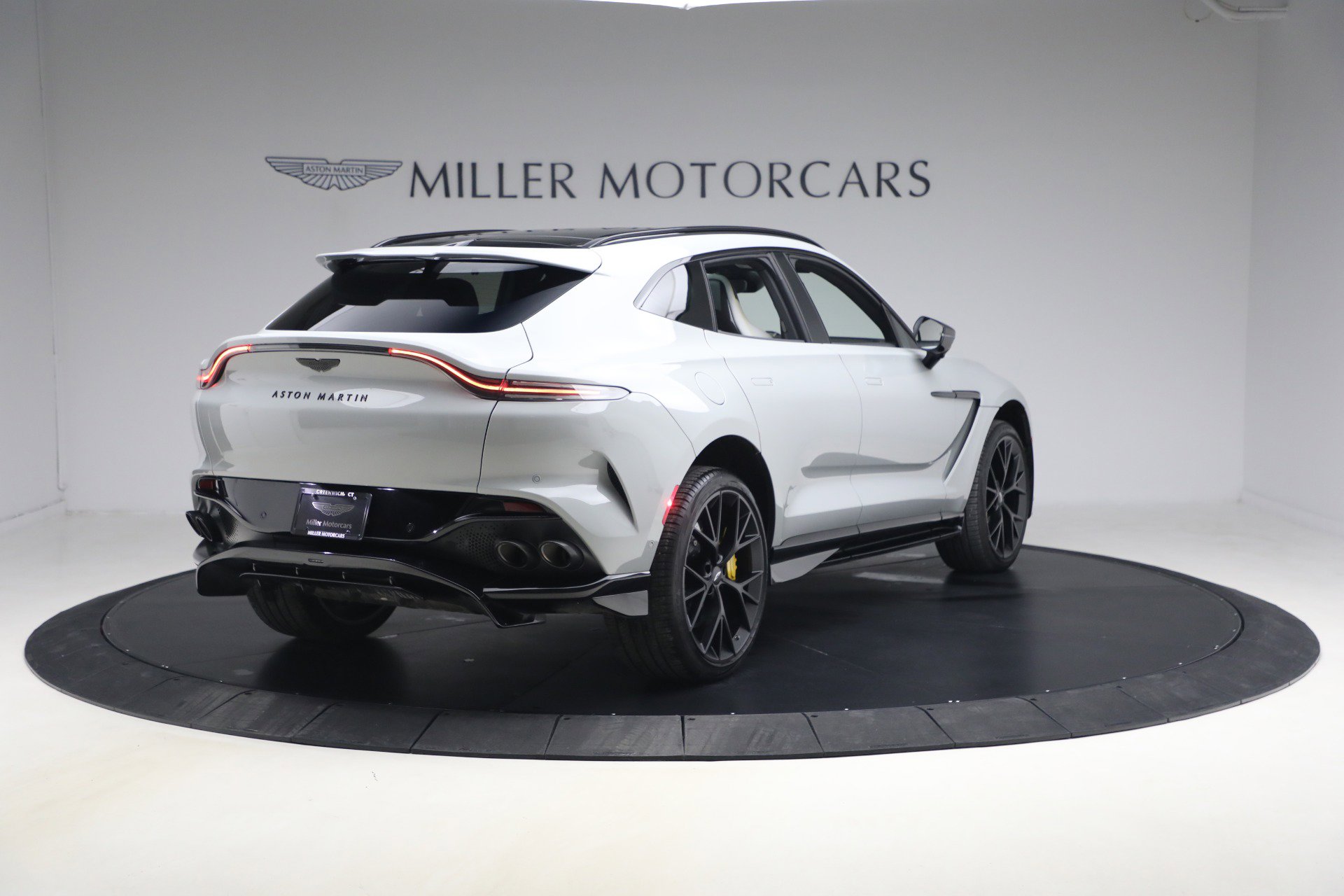 Used 2025 Aston Martin DBX 707 image 7
