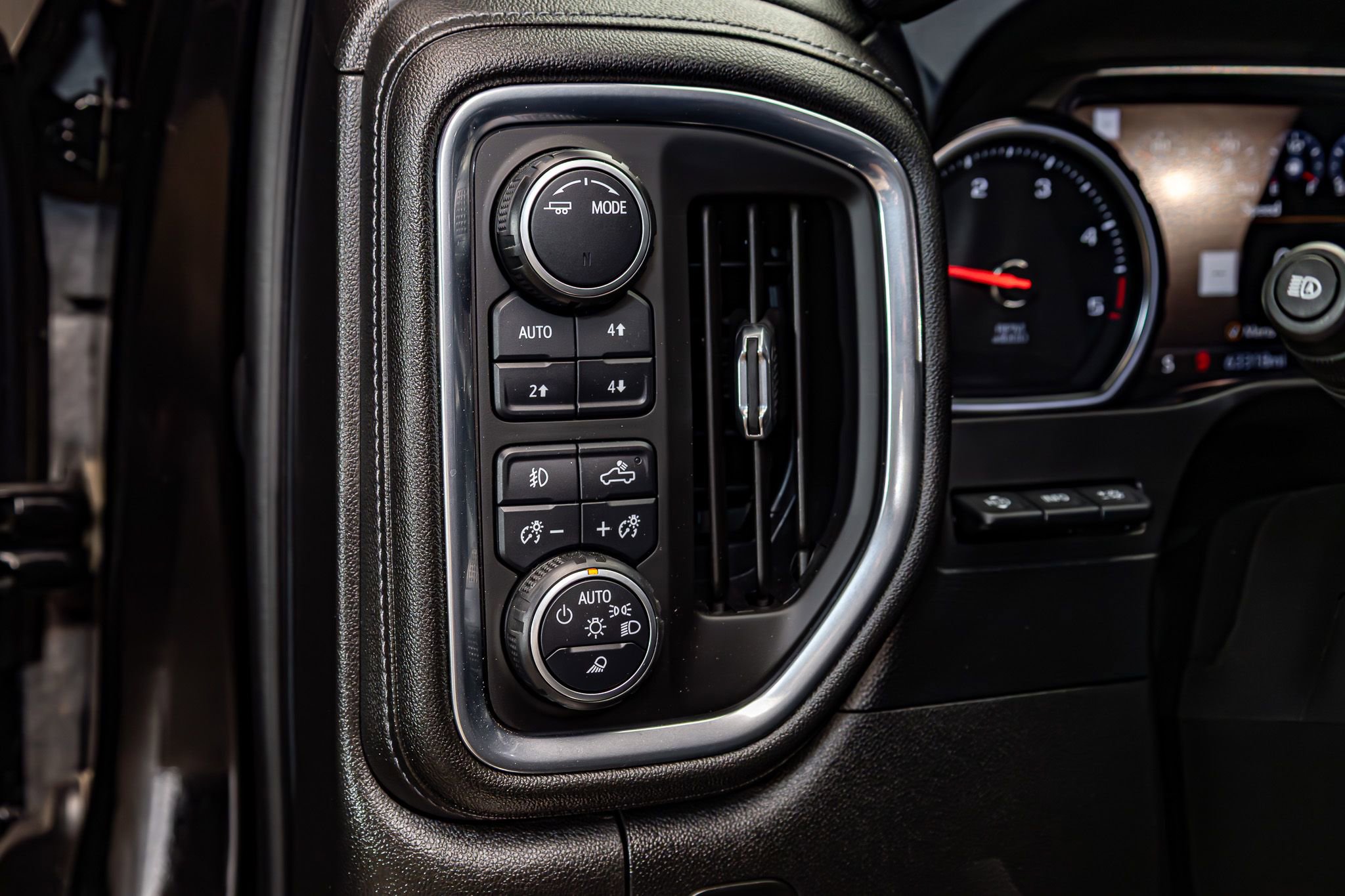 Used 2021 Chevrolet Silverado 2500 LTZ w/ LTZ Plus Package AWD/4WD image 20