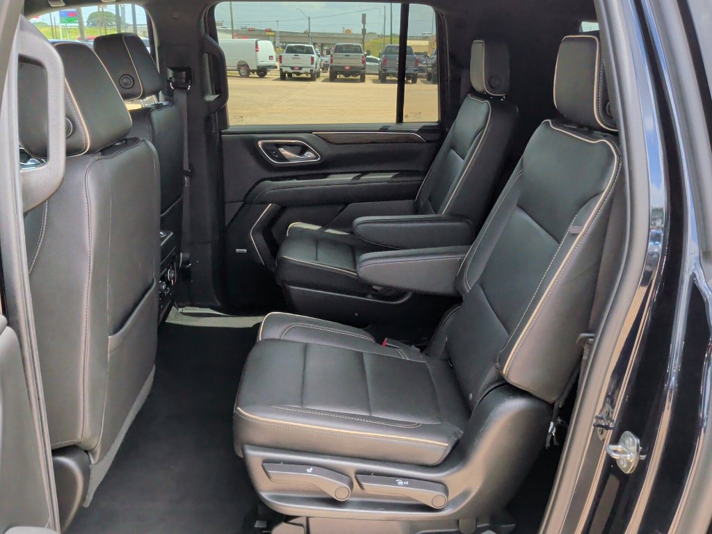 Used 2023 Chevrolet Suburban Premier AWD/4WD image 39