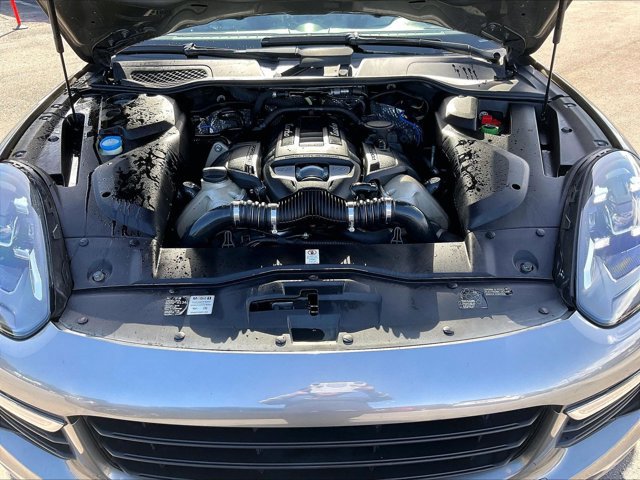 Used 2016 Porsche Cayenne Turbo AWD/4WD image 11