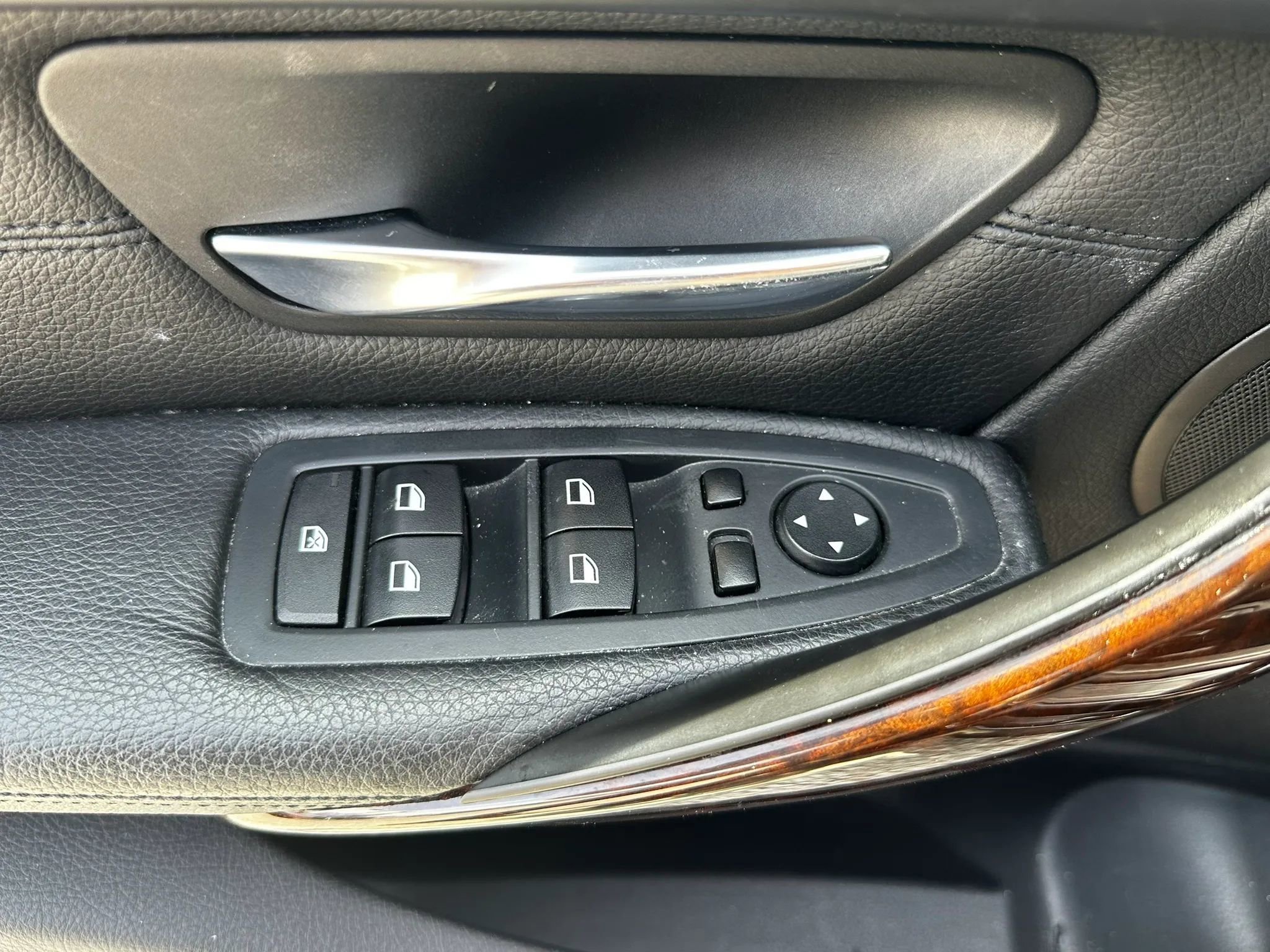 Used 2014 BMW 320i xDrive Sedan AWD/4WD image 23