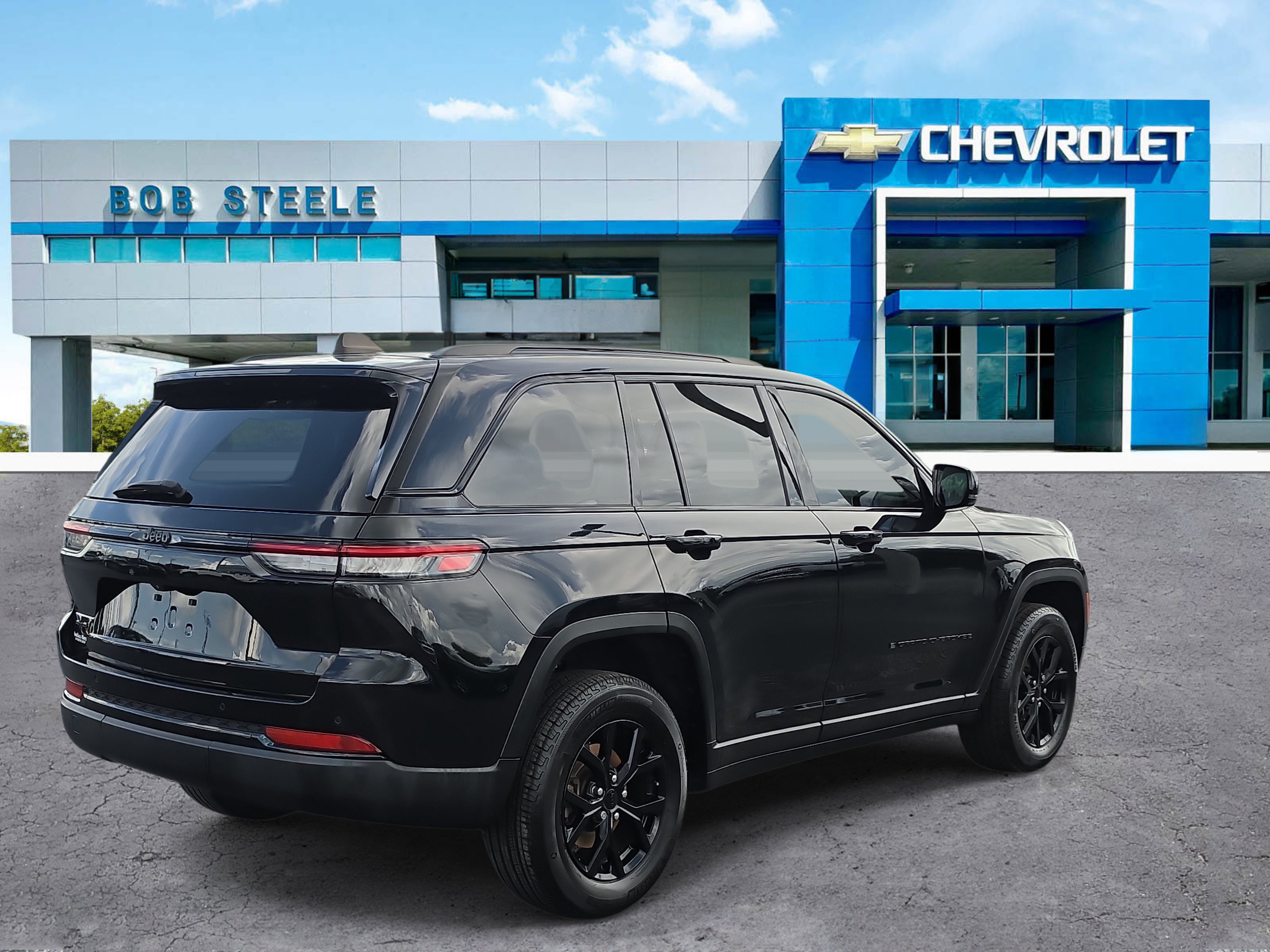 Used 2024 Jeep Grand Cherokee Altitude AWD/4WD image 4