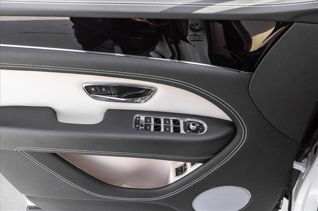 Used 2023 Bentley Bentayga image 14