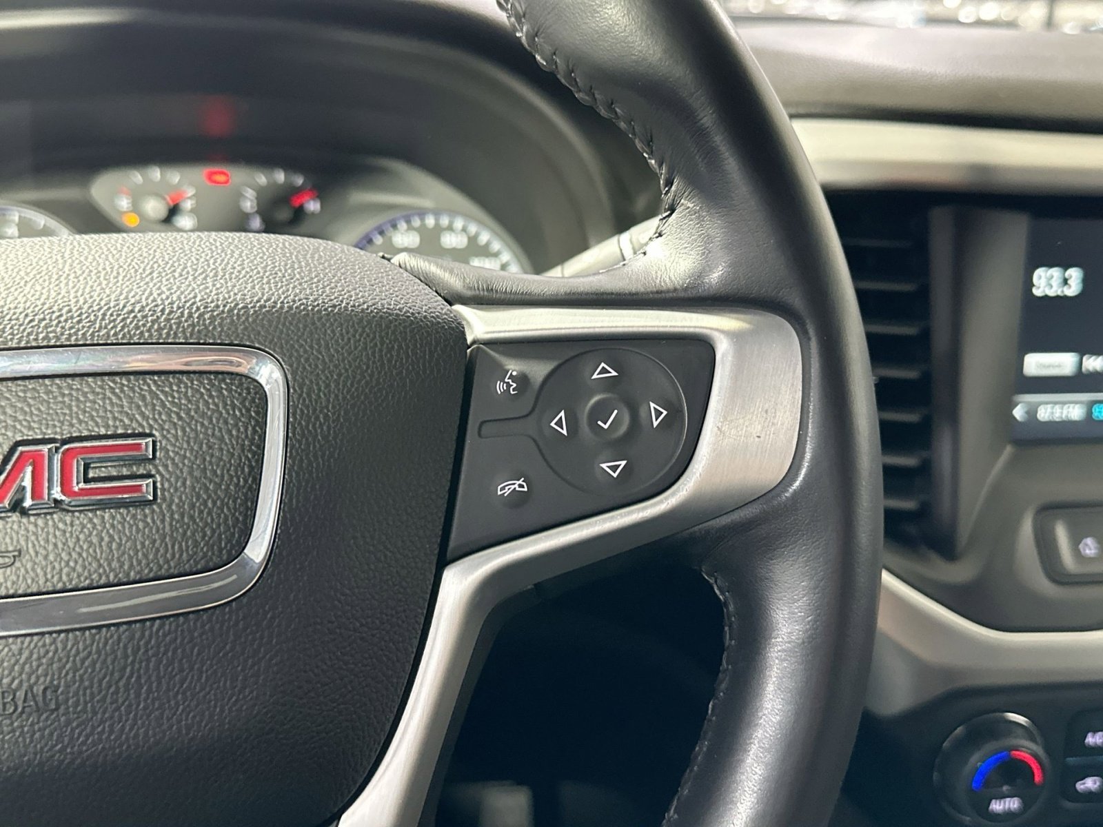 Used 2019 GMC Acadia SLE image 20