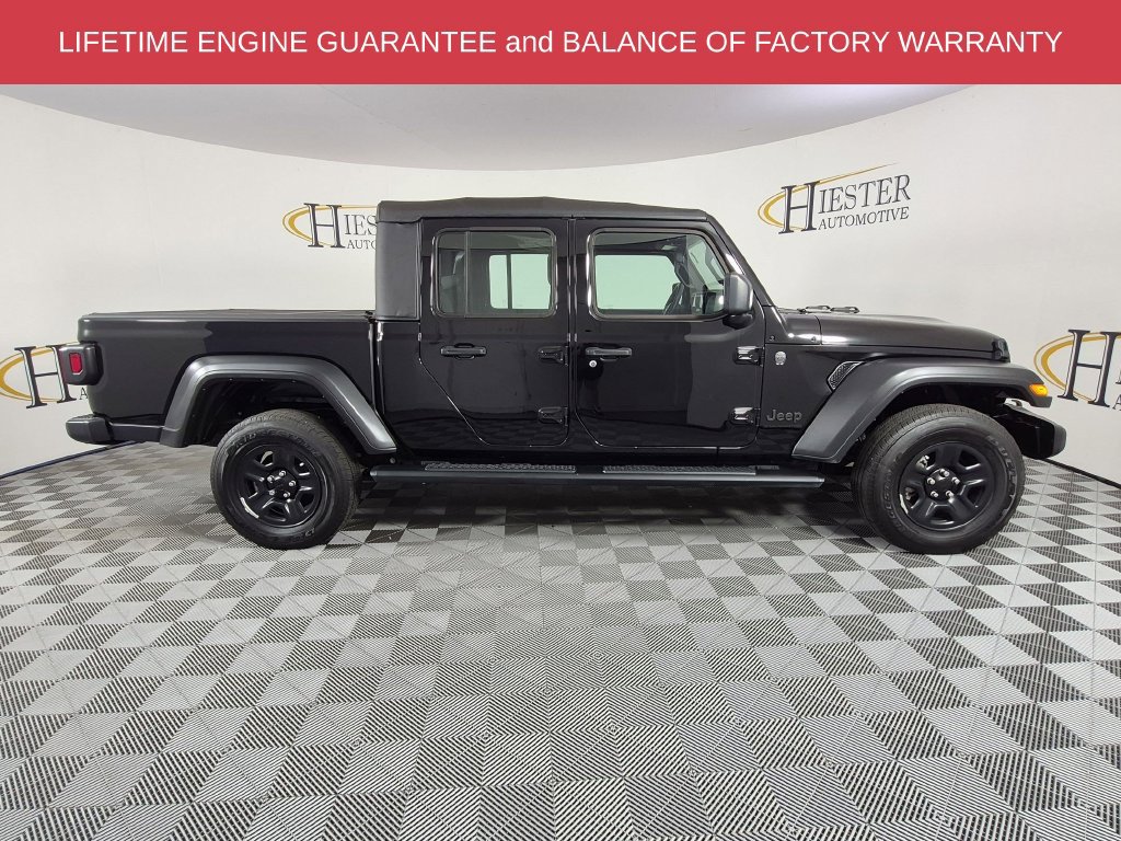 Used 2025 Jeep Gladiator Sport AWD/4WD image 3
