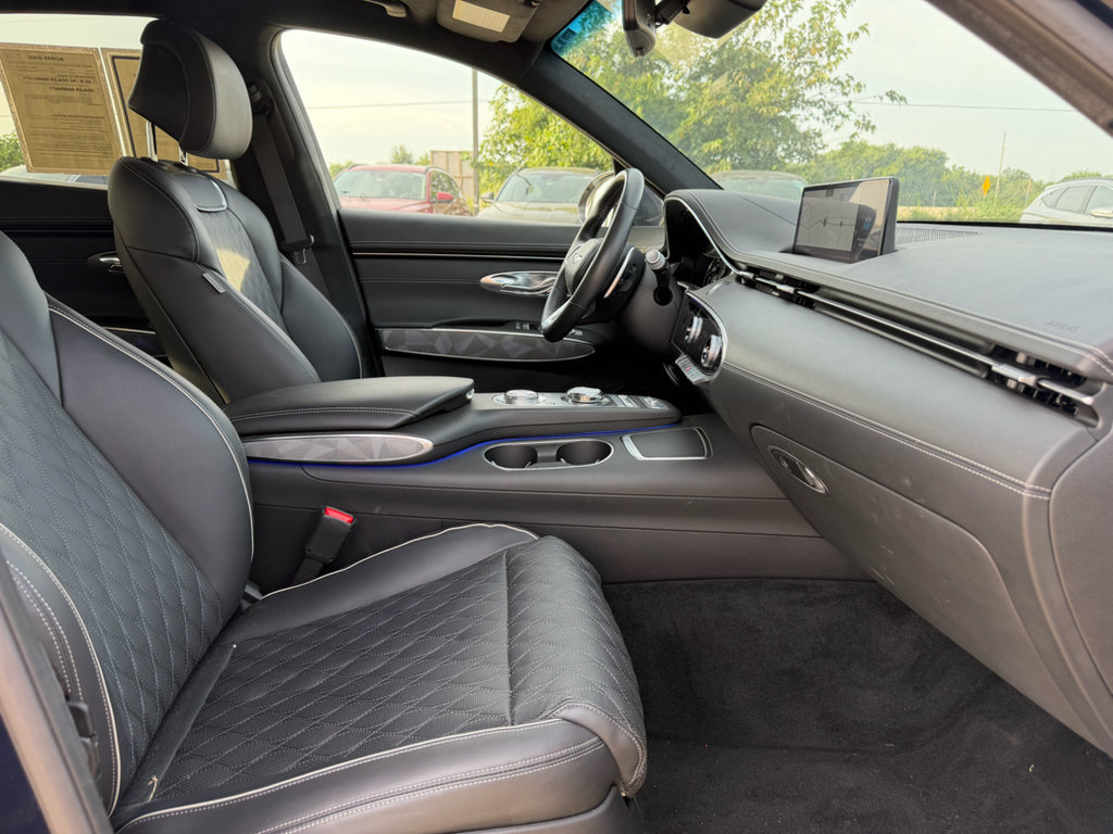 Used 2025 Genesis GV70 3.5T Sport w/ Sport Advanced Package AWD/4WD image 13