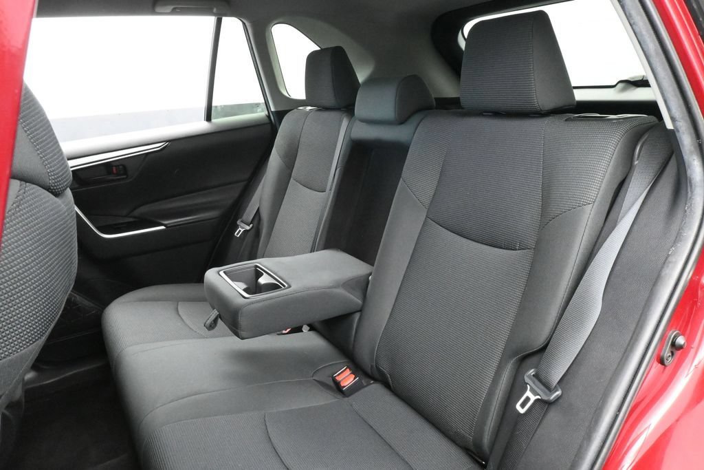 Used 2021 Toyota RAV4 LE FWD image 25