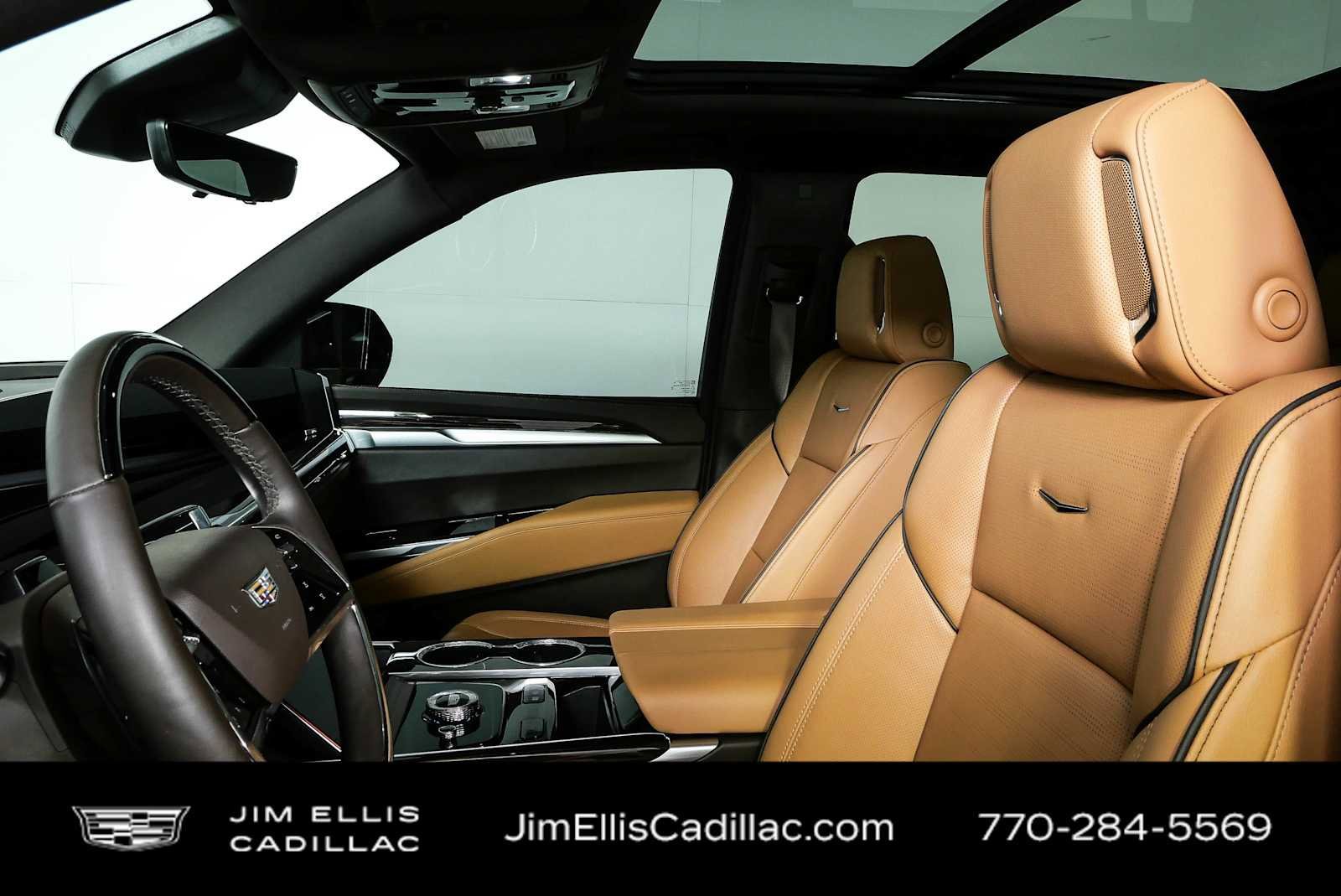 Used 2025 Cadillac Escalade Premium Luxury RWD image 5
