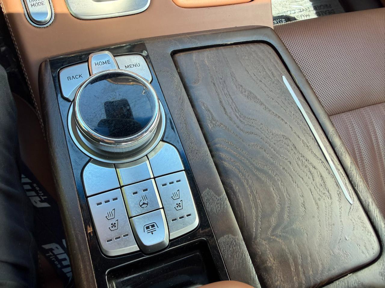 Used 2020 Genesis G90 3.3T Premium image 36