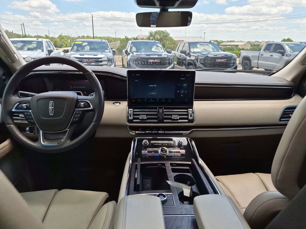 Used 2023 Lincoln Navigator Reserve AWD/4WD image 31