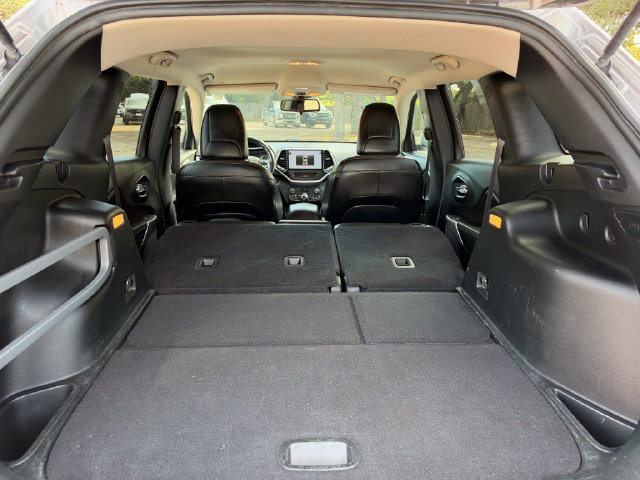 Used 2018 Jeep Cherokee Latitude Plus FWD image 18