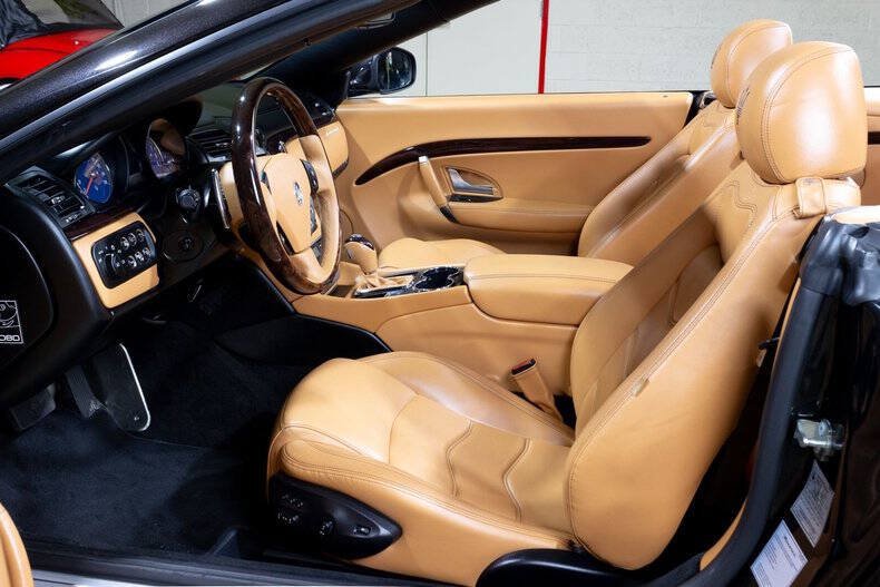 Used 2015 Maserati GranTurismo Convertible RWD image 46