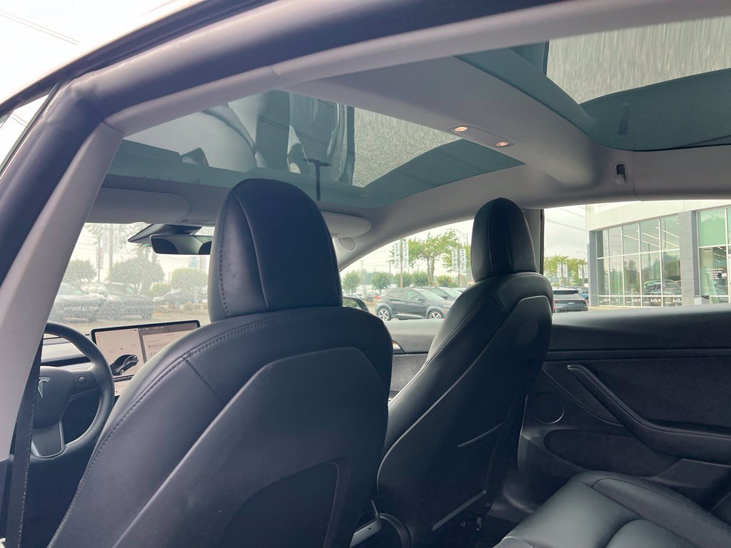Used 2022 Tesla Model 3 Long Range AWD/4WD image 9