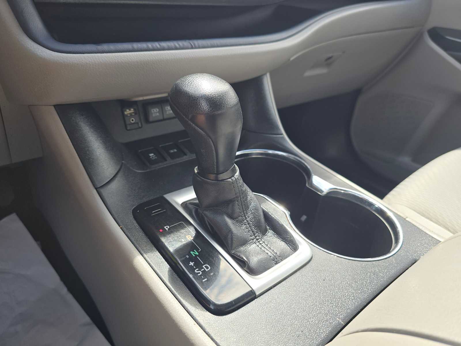 Used 2017 Toyota Highlander LE FWD image 31