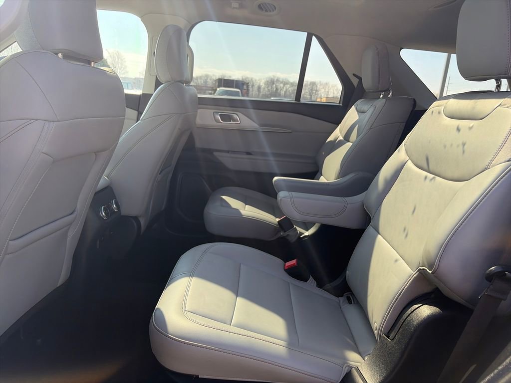 Used 2025 Ford Explorer Active w/ Active Comfort Package image 34