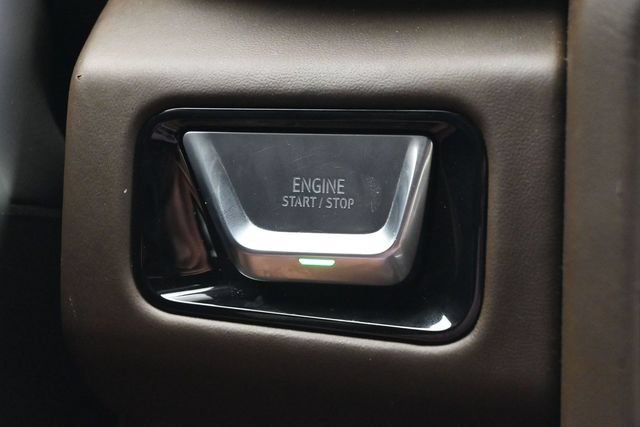 Used 2025 GMC Yukon Denali Ultimate AWD/4WD image 15