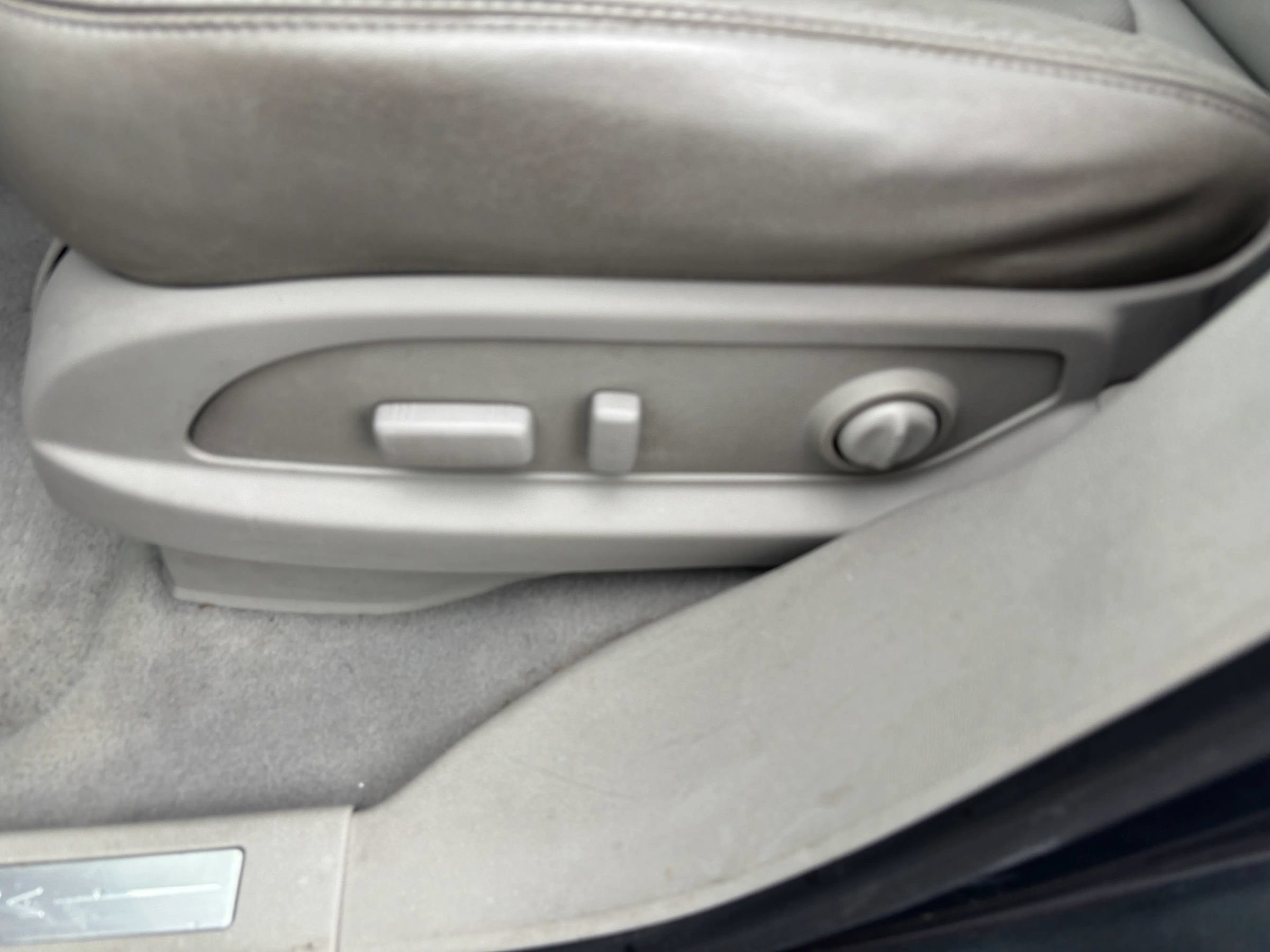 Used 2012 Buick Enclave Leather AWD/4WD image 15