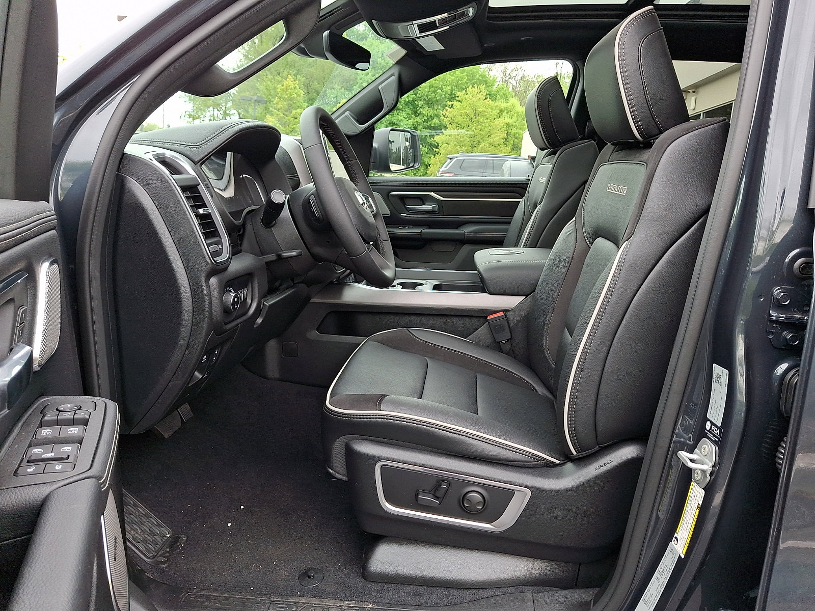 New 2026 RAM 1500 Laramie w/ Night Edition AWD/4WD image 9