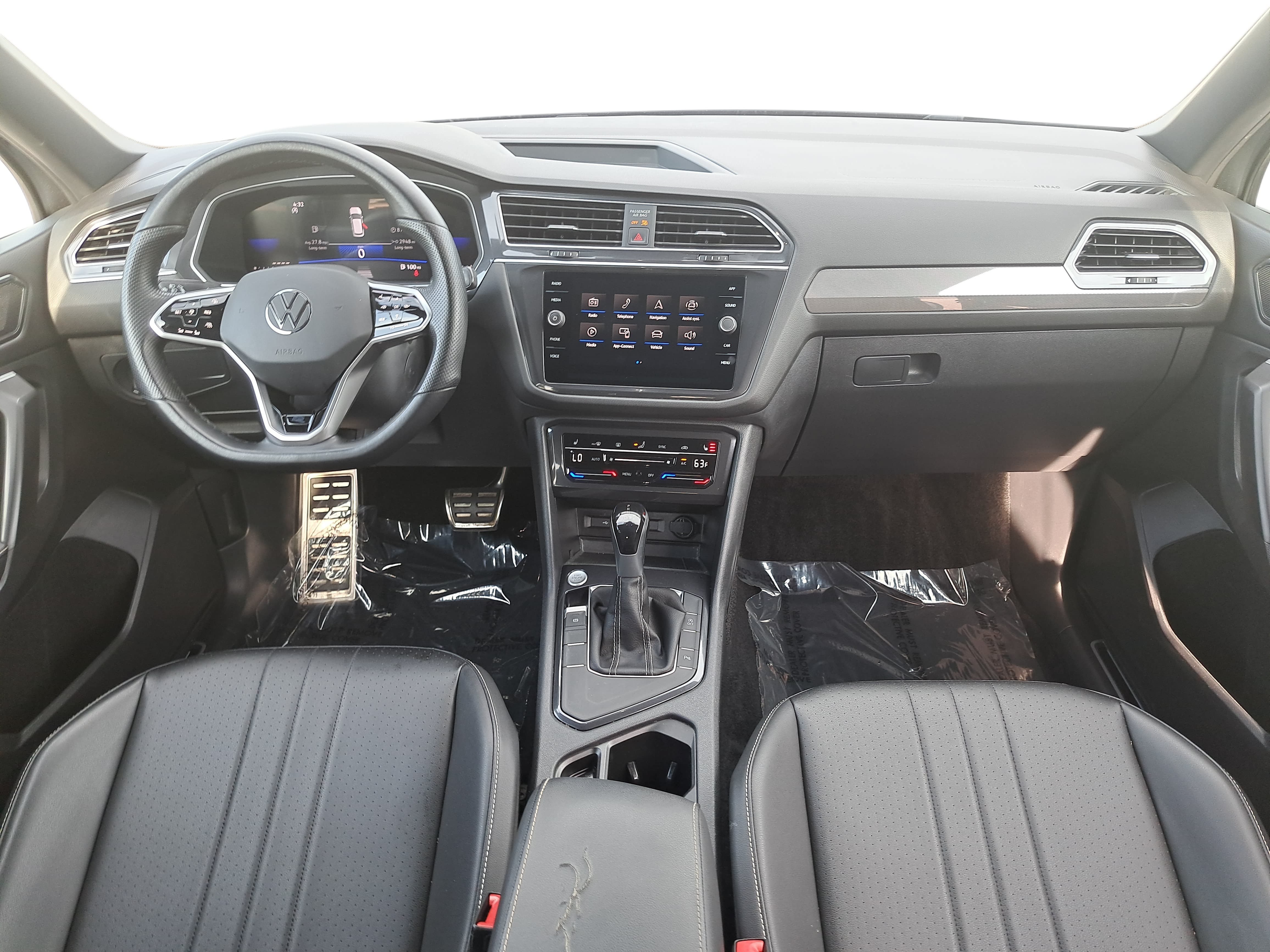 Used 2023 Volkswagen Tiguan SE R-Line FWD image 9