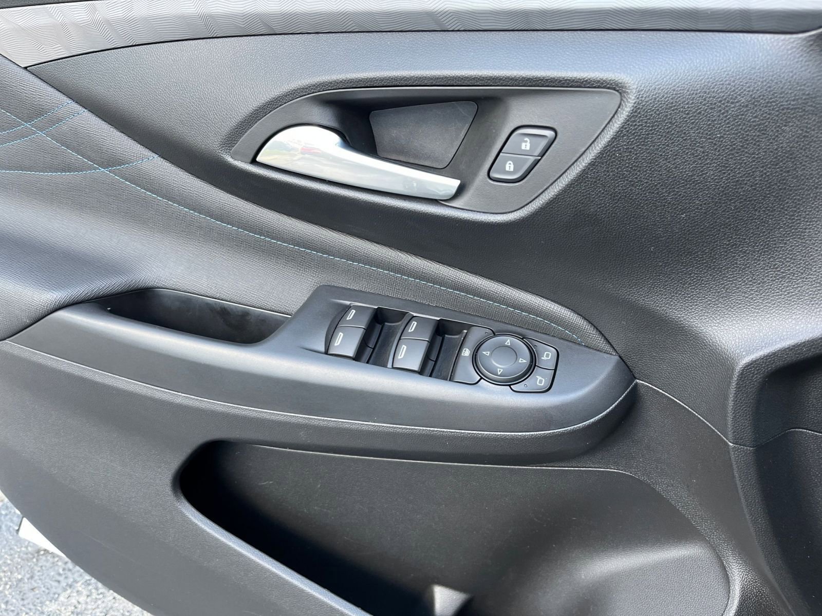 Used 2025 Buick Envista Sport Touring image 21