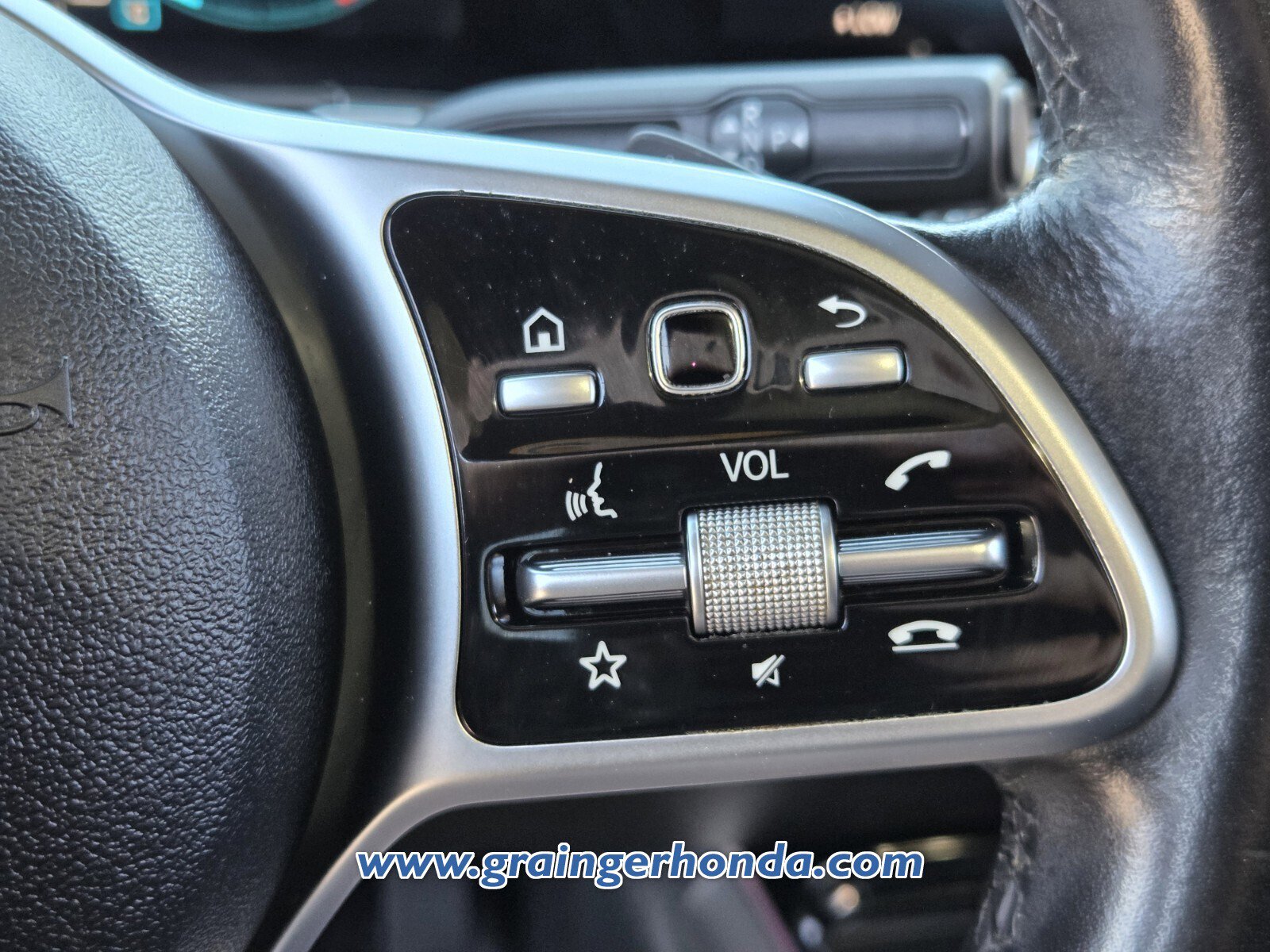 Used 2021 Mercedes-Benz GLB 250 4MATIC w/ Premium Package image 24