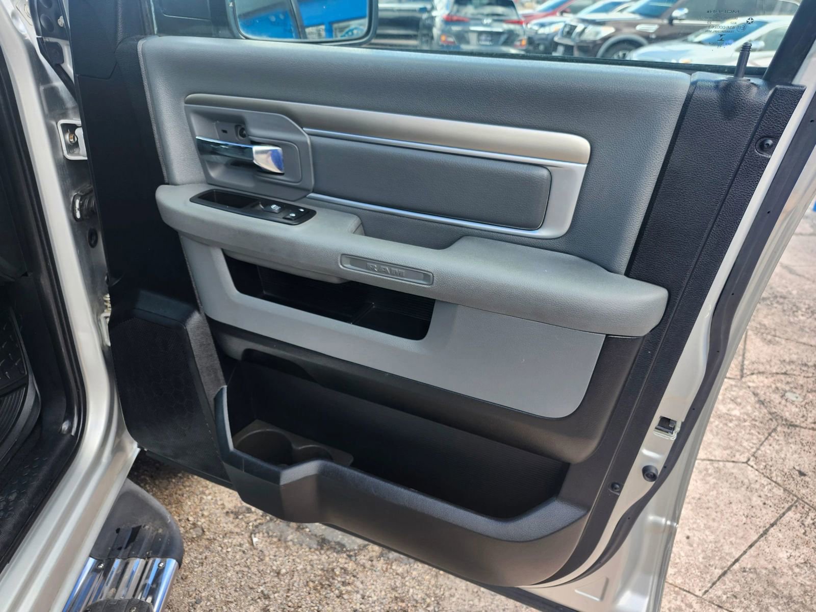 Used 2015 RAM 1500 Classic SLT image 23