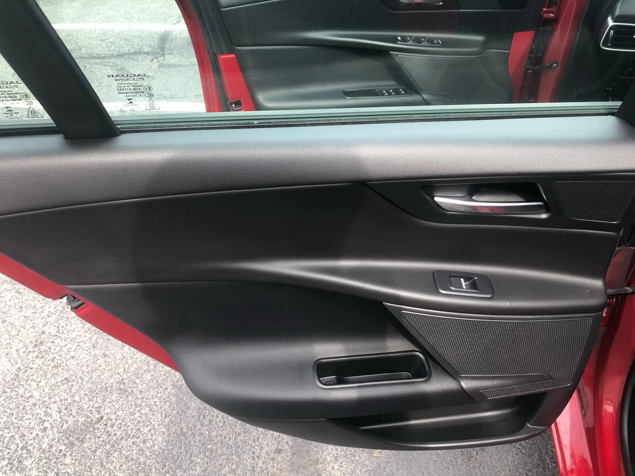 Used 2018 Jaguar XE Premium RWD image 21