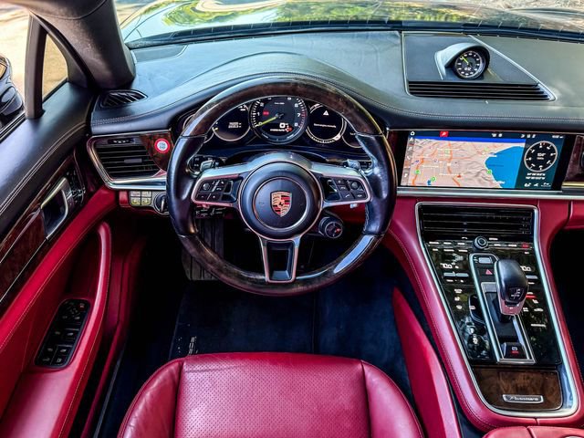 Used 2018 Porsche Panamera 4 image 28