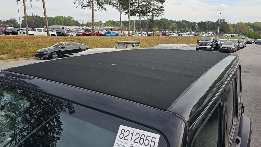 Used 2025 Jeep Wrangler Unlimited Rubicon AWD/4WD image 5