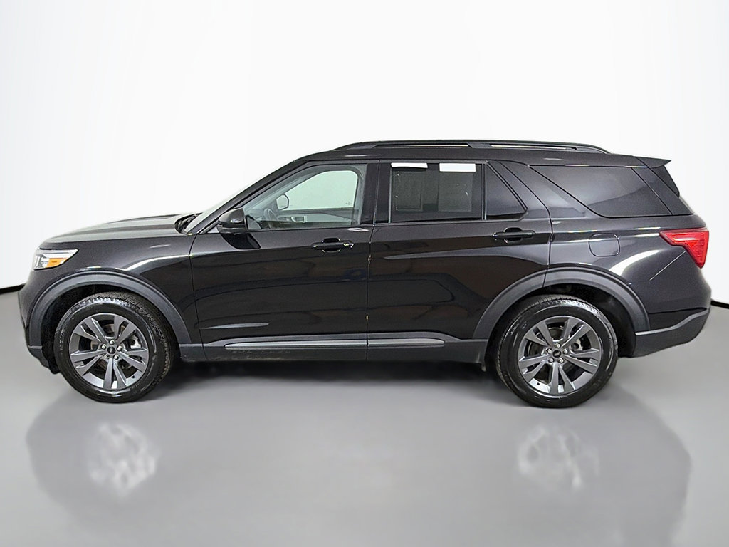 Used 2024 Ford Explorer XLT w/ XLT Sport Appearance Package AWD/4WD image 17