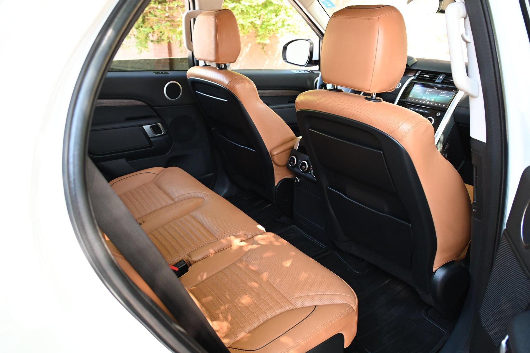 Used 2019 Land Rover Discovery HSE AWD/4WD image 15