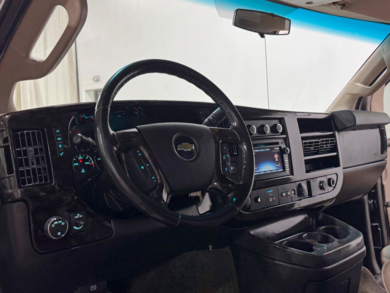 Used 2016 Chevrolet Express 2500 RWD image 10