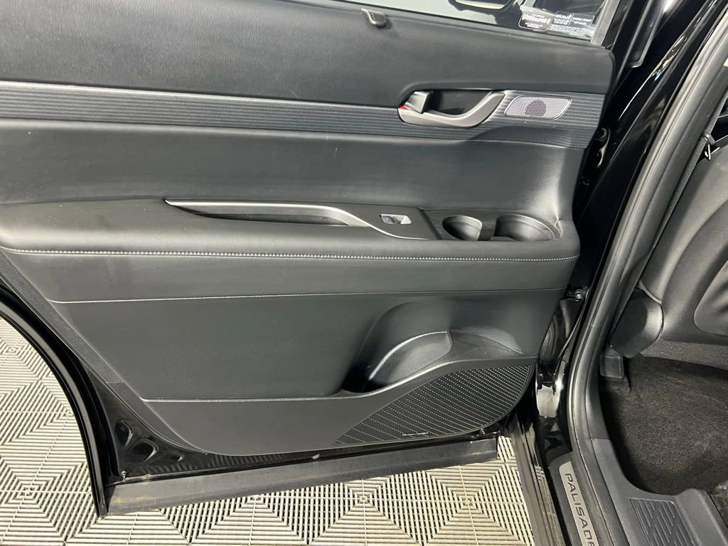 Used 2023 Hyundai Palisade Limited w/ Winter Package image 30