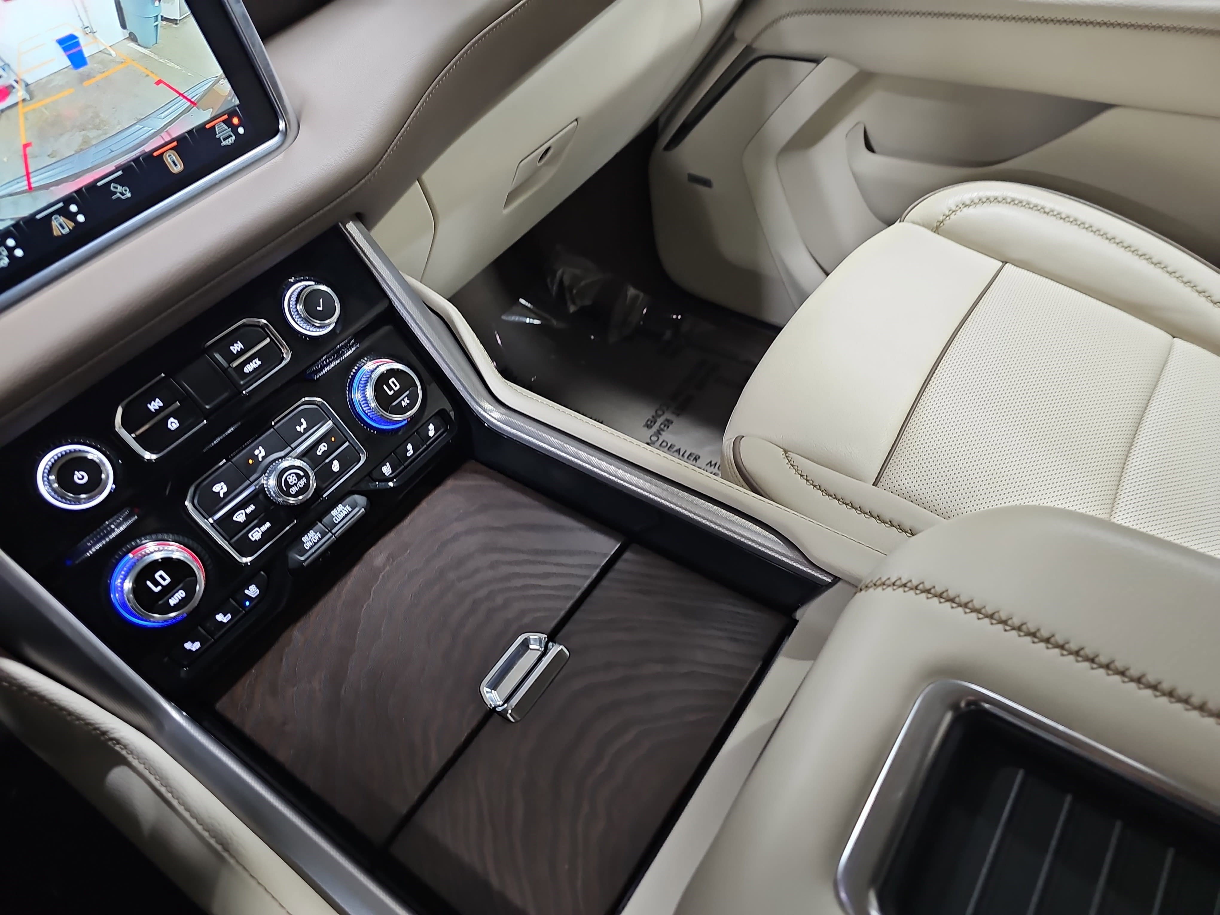 Used 2024 GMC Yukon Denali w/ Advanced Technology Package image 26