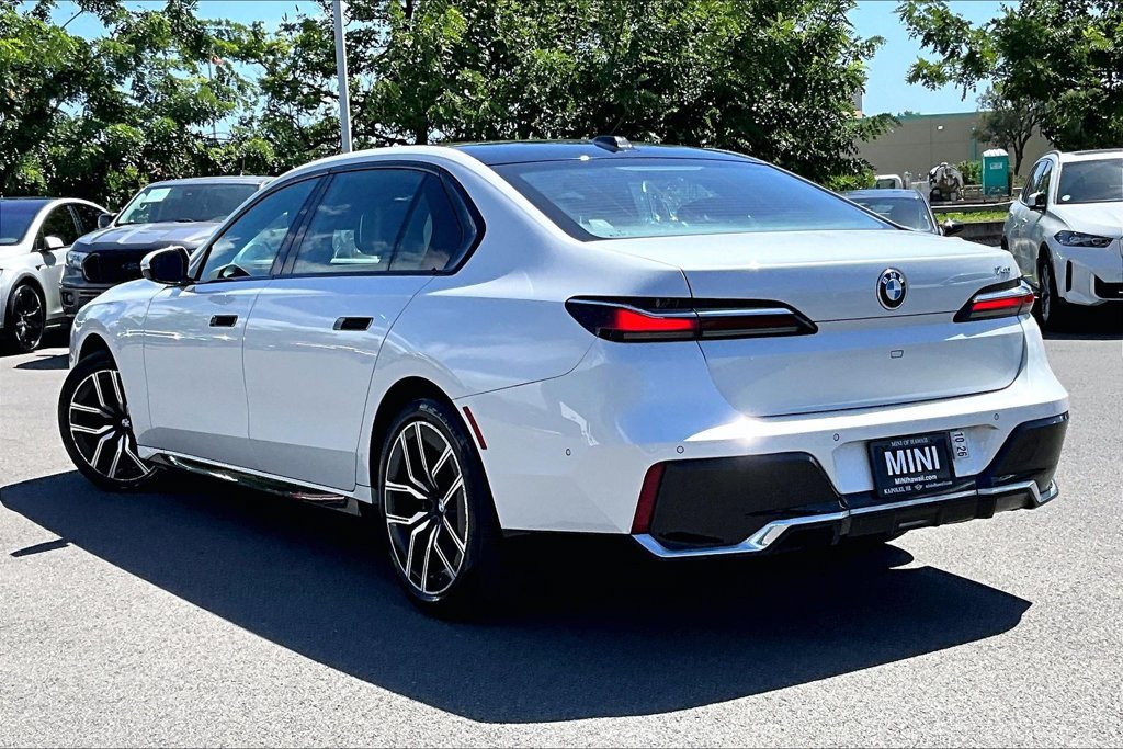 Used 2023 BMW 740i RWD image 9