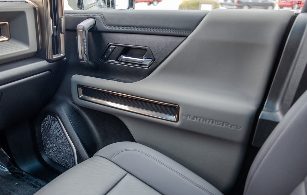 Used 2024 GMC Hummer EV 3X w/ LPO, Illumination Package image 11
