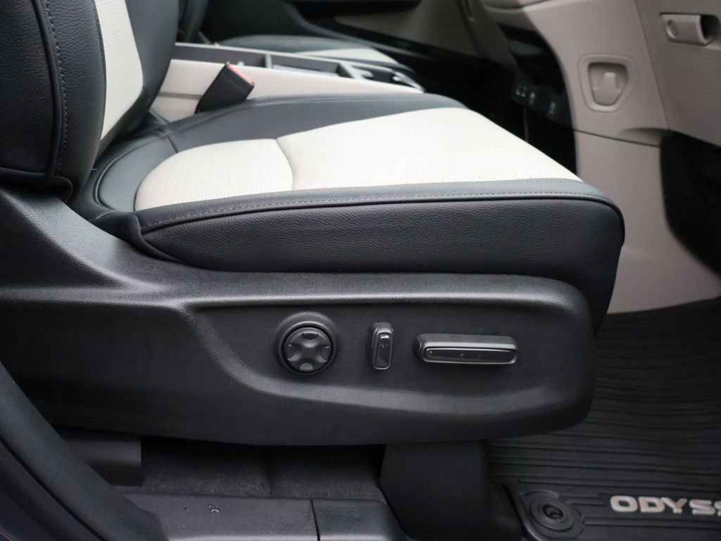 Certified 2026 Honda Odyssey Elite image 10